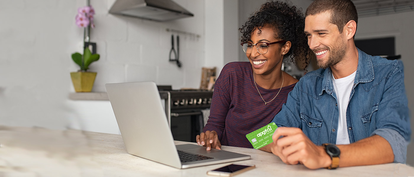 Couple sitting at laptop use Visa Cash Back Card U Earn Rewards